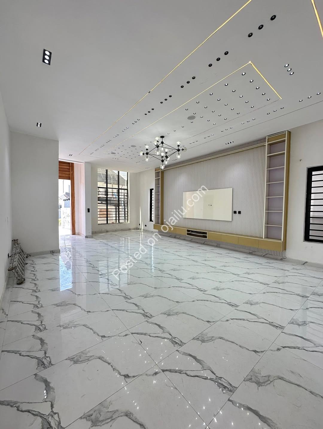 Modern Marvel: 5BR Duplex with Roof Terrace & Pool