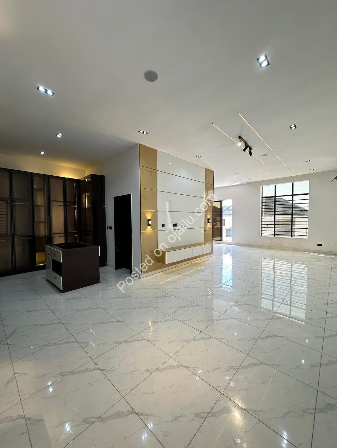 Modern Marvel: 5BR Duplex with Roof Terrace & Pool