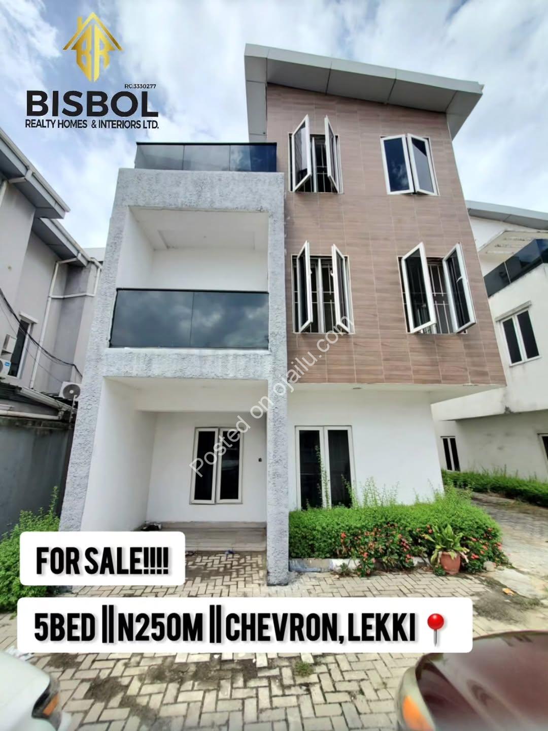 Ensuite 5-Bed Duplex with Glass Staircase in Chevron