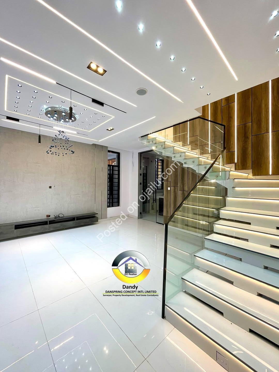 Brand New Ikota Villa: Pool, Ensuites, Smart Tech