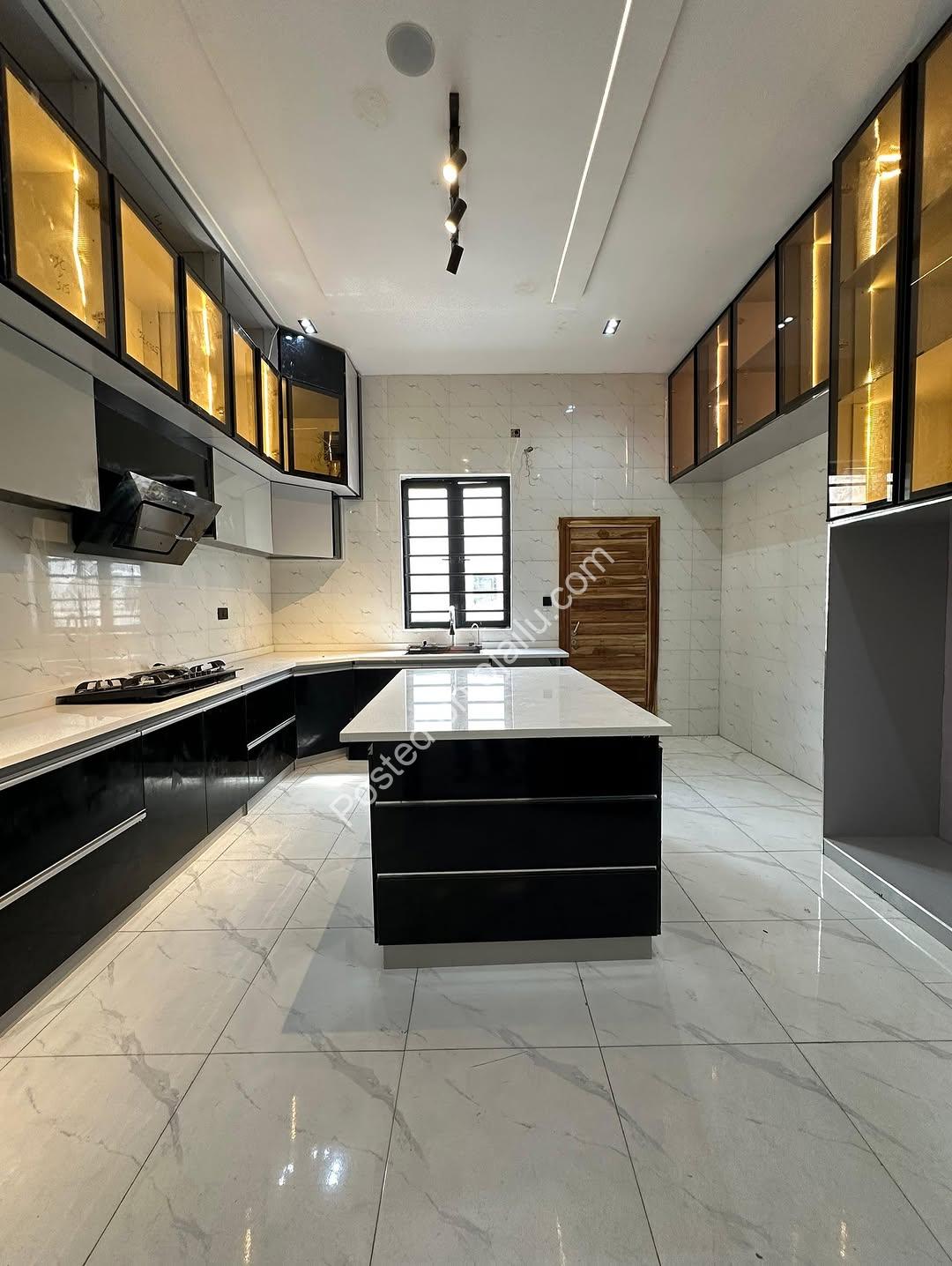 Modern Masterpiece: 5-Bed Smart Home with Rooftop Terrace
