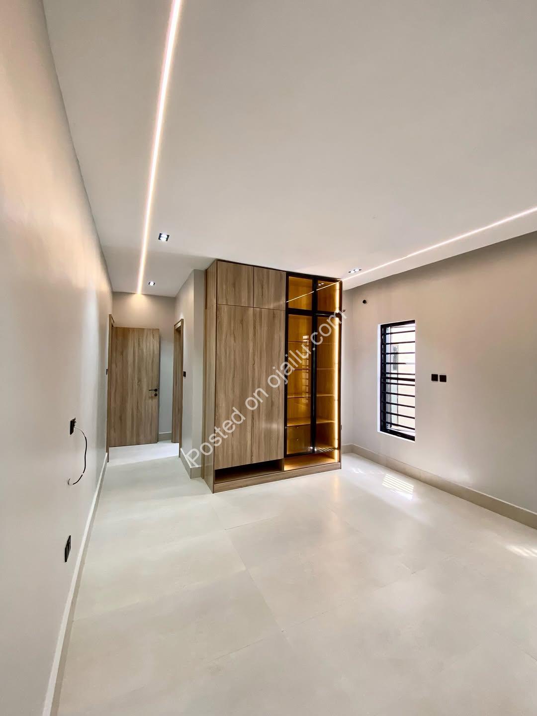 Your Dream Home Awaits: 4-Bed Duplex with Rooftop in WTC