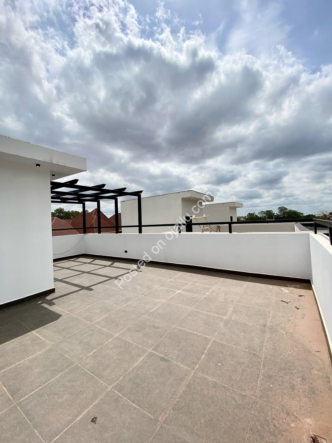 Your Dream Home Awaits: 4-Bed Duplex with Rooftop in WTC