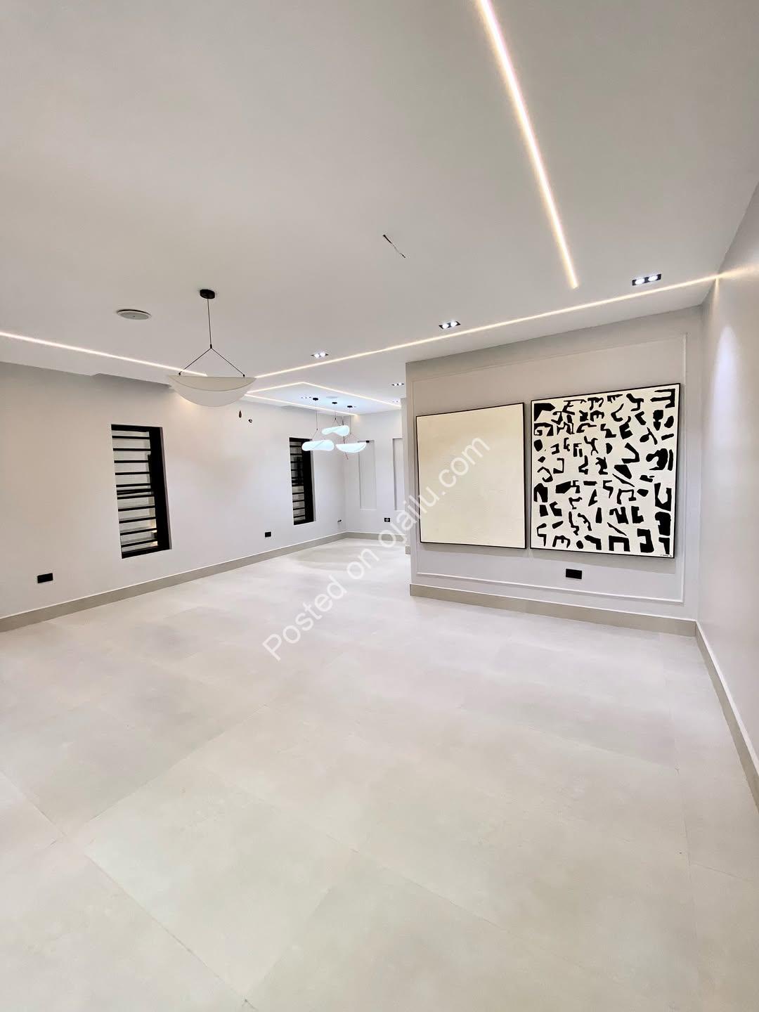 Your Dream Home Awaits: 4-Bed Duplex with Rooftop in WTC