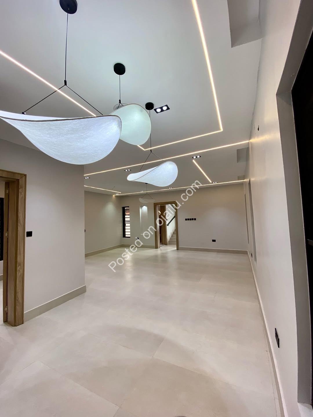 Your Dream Home Awaits: 4-Bed Duplex with Rooftop in WTC