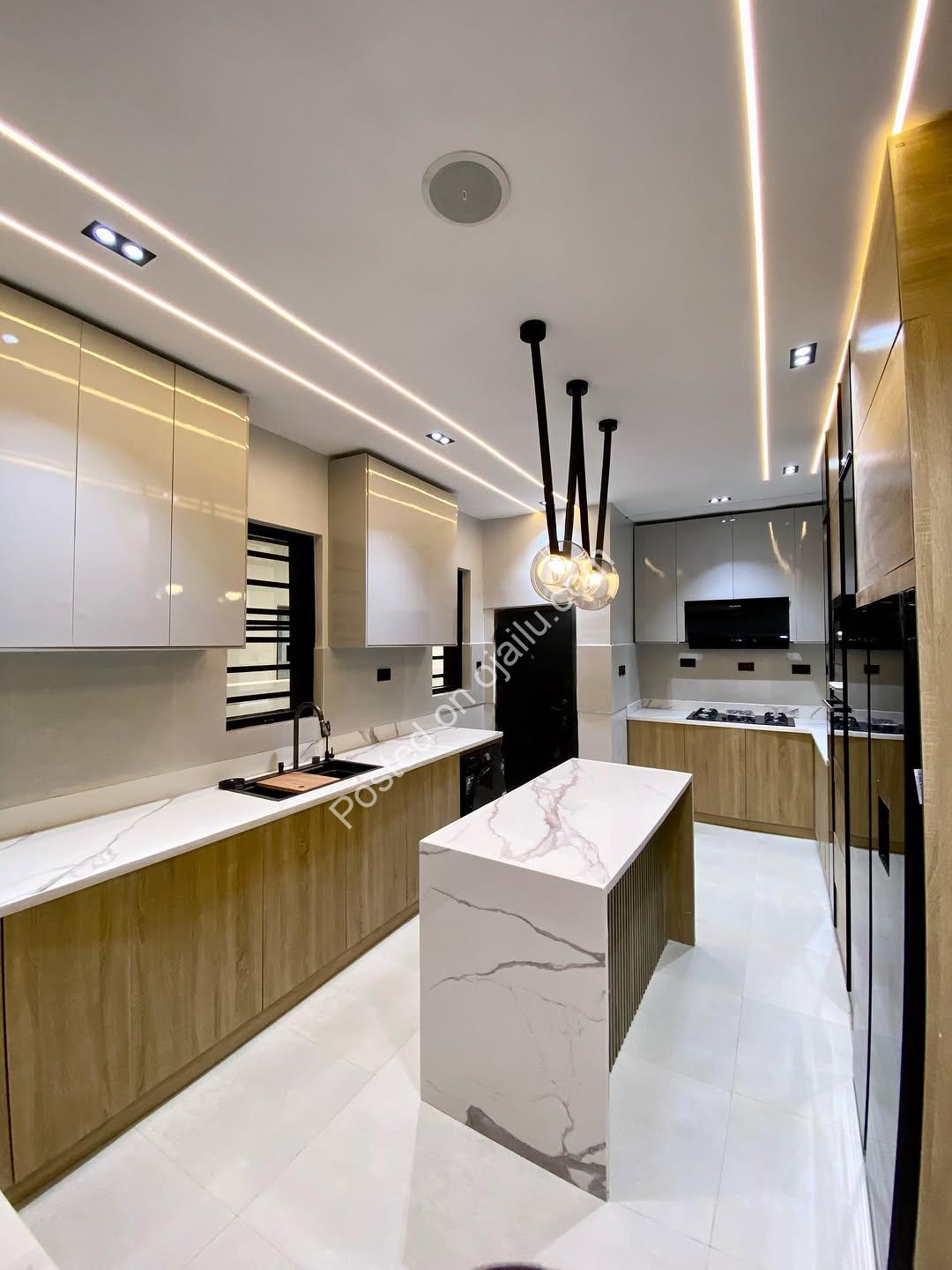 Your Dream Home Awaits: 4-Bed Duplex with Rooftop in WTC