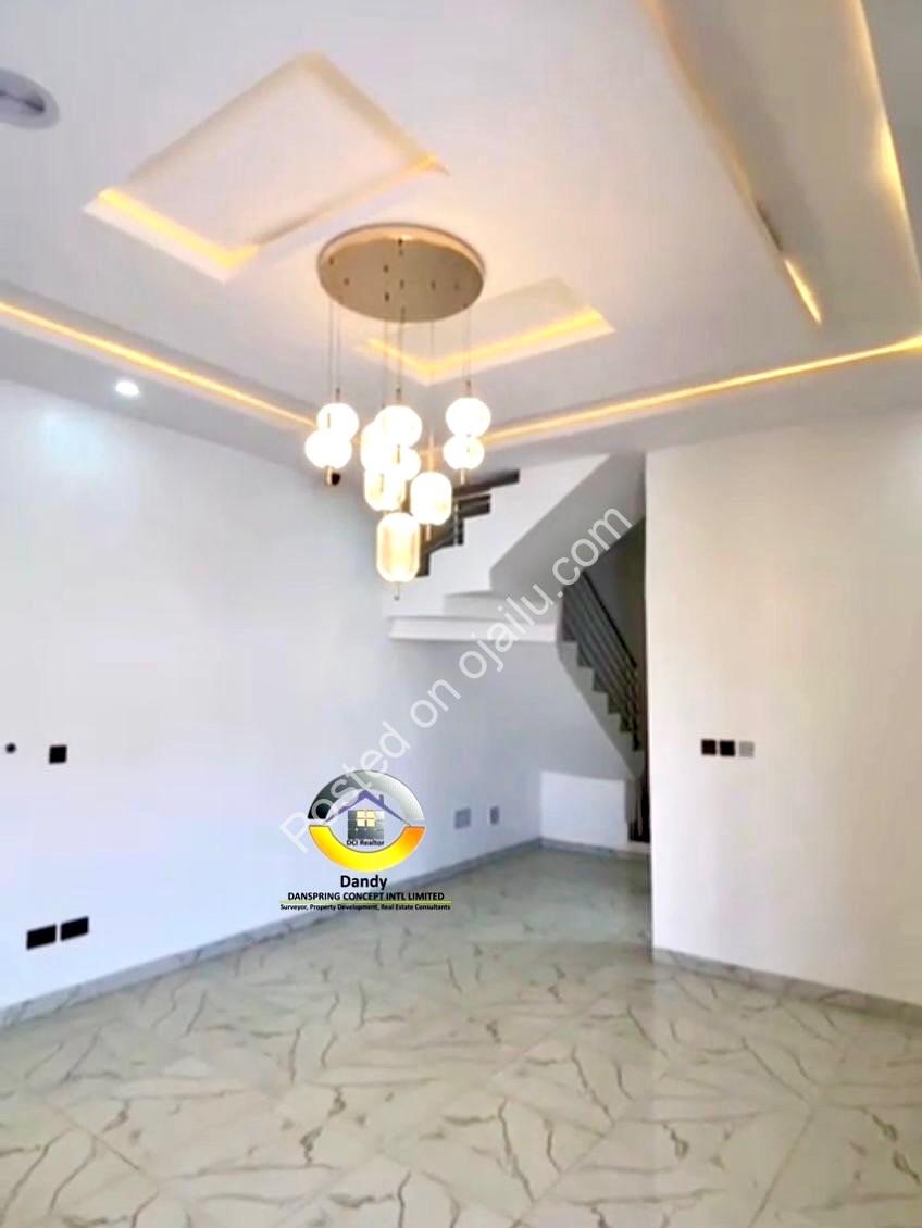 Contemporary 4-Bed Semi-Detached Duplex with Jacuzzi & Smart Features