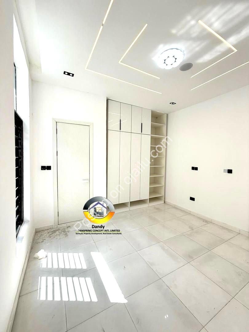 Contemporary 4-Bed Semi-Detached Duplex with Jacuzzi & Smart Features