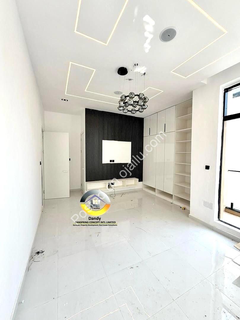 Contemporary 4-Bed Semi-Detached Duplex with Jacuzzi & Smart Features