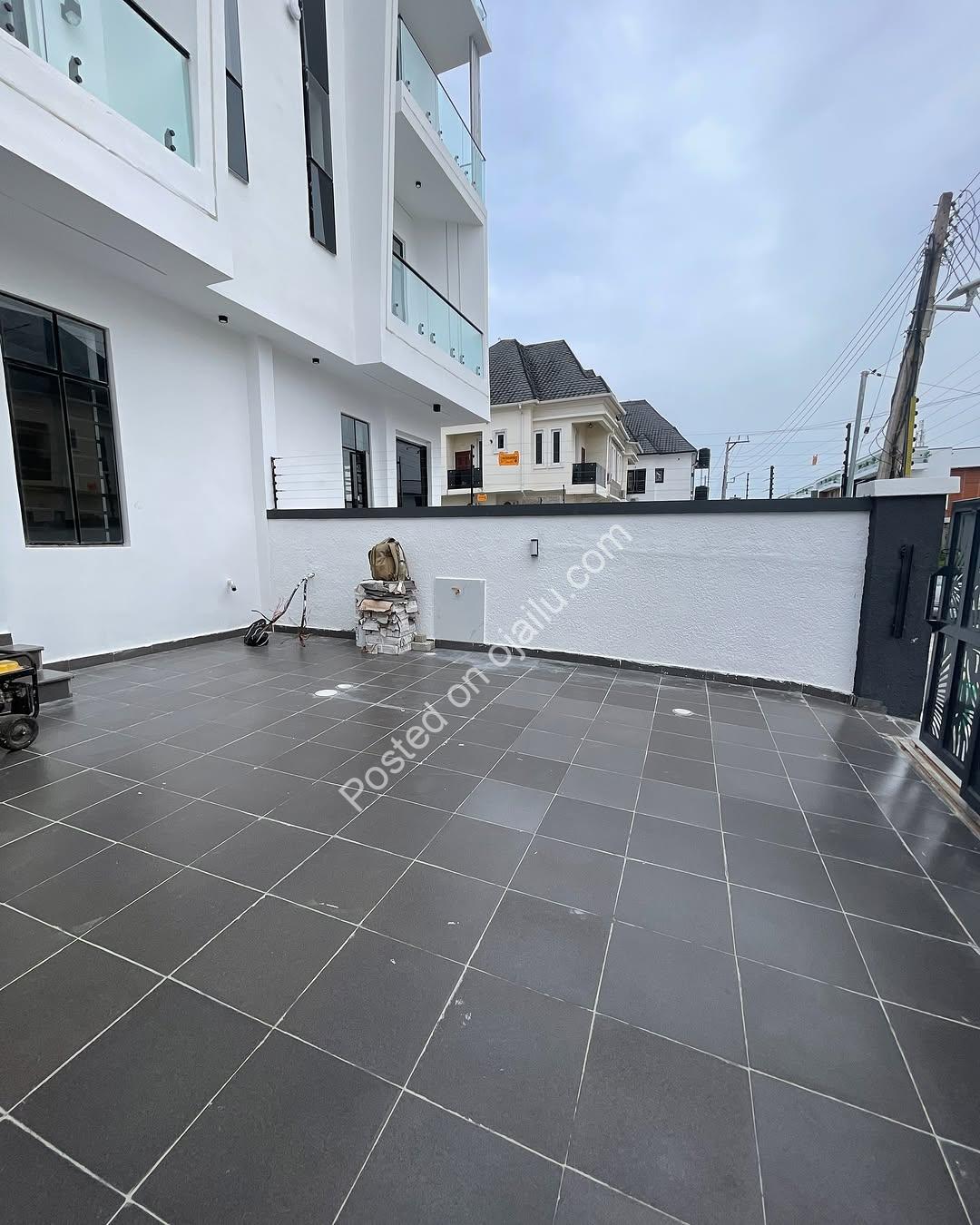 Secure 5-Bedroom Duplex: Move-In Ready in VGC