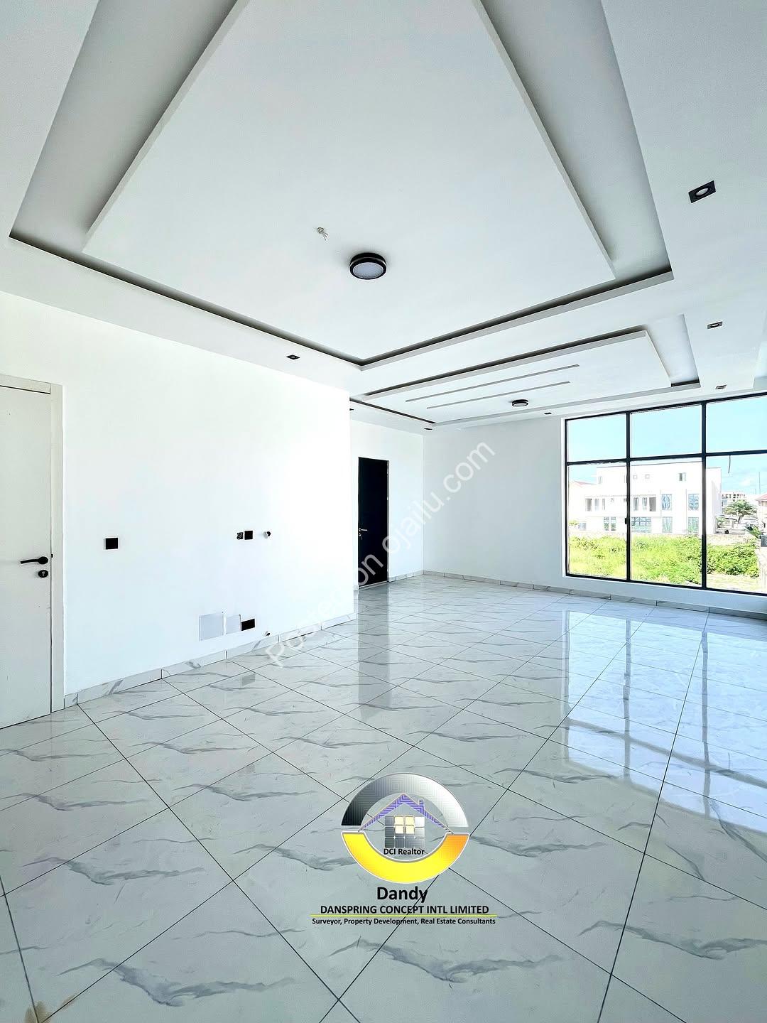 Your Dream Oasis Awaits: Modern 4-Bed Duplex with Pool