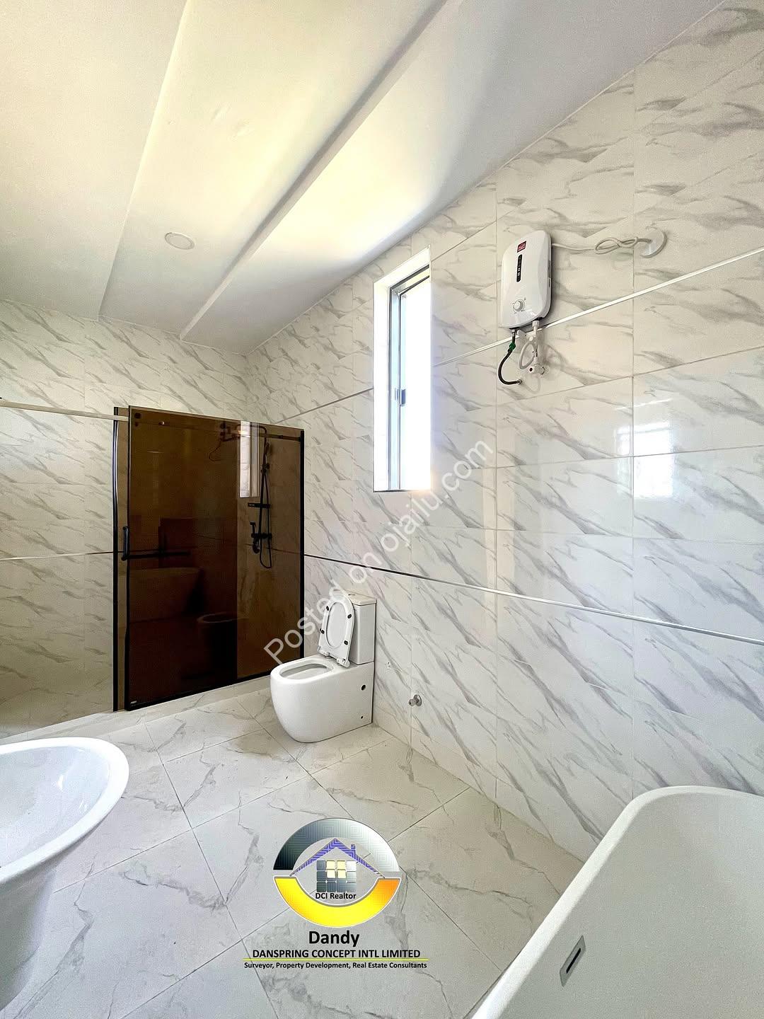 Your Dream Oasis Awaits: Modern 4-Bed Duplex with Pool