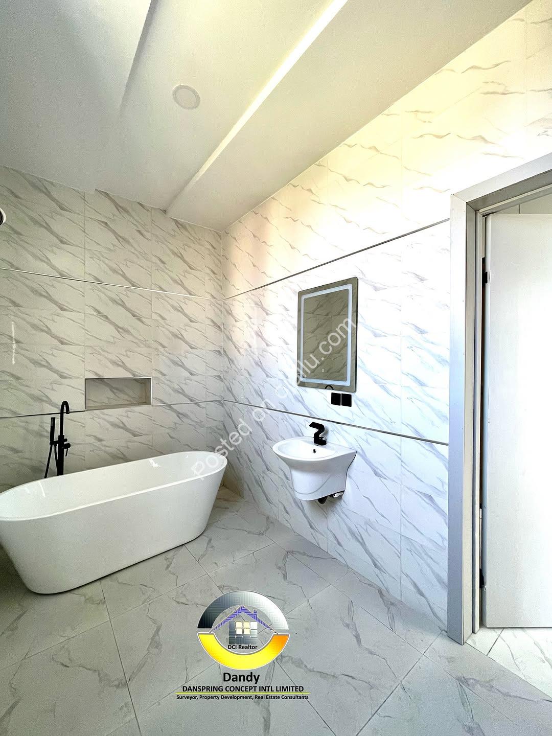 Your Dream Oasis Awaits: Modern 4-Bed Duplex with Pool