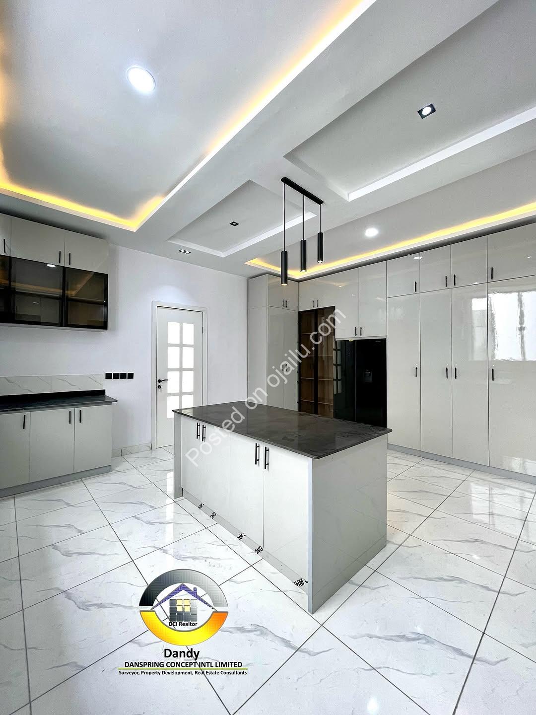 Your Dream Oasis Awaits: Modern 4-Bed Duplex with Pool