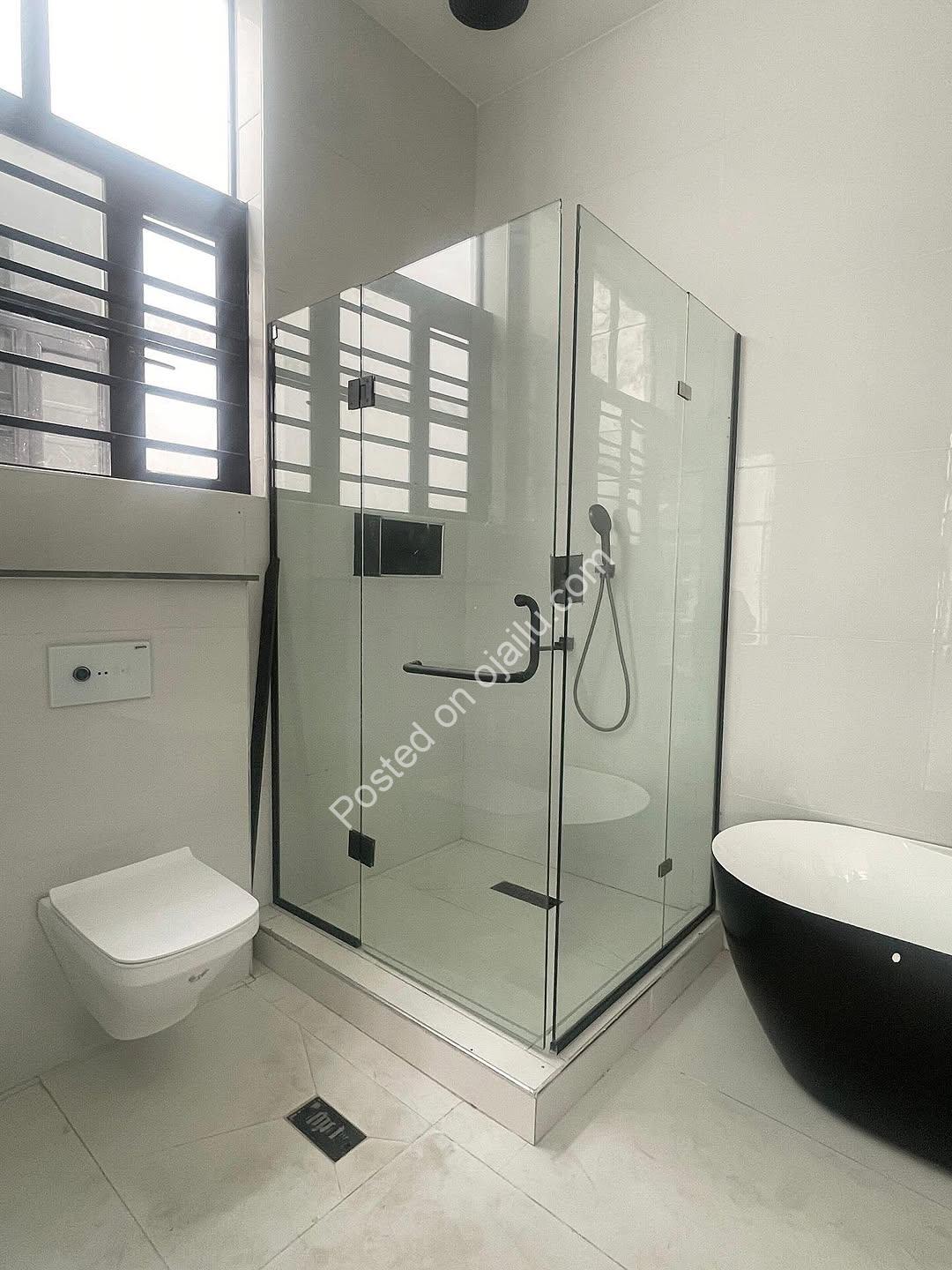 Modern 5-Bed Duplex + BQ & Pool in Chevron