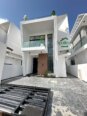 Smart Living Meets Sophistication: Lake-Ready 5-Bed Duplex