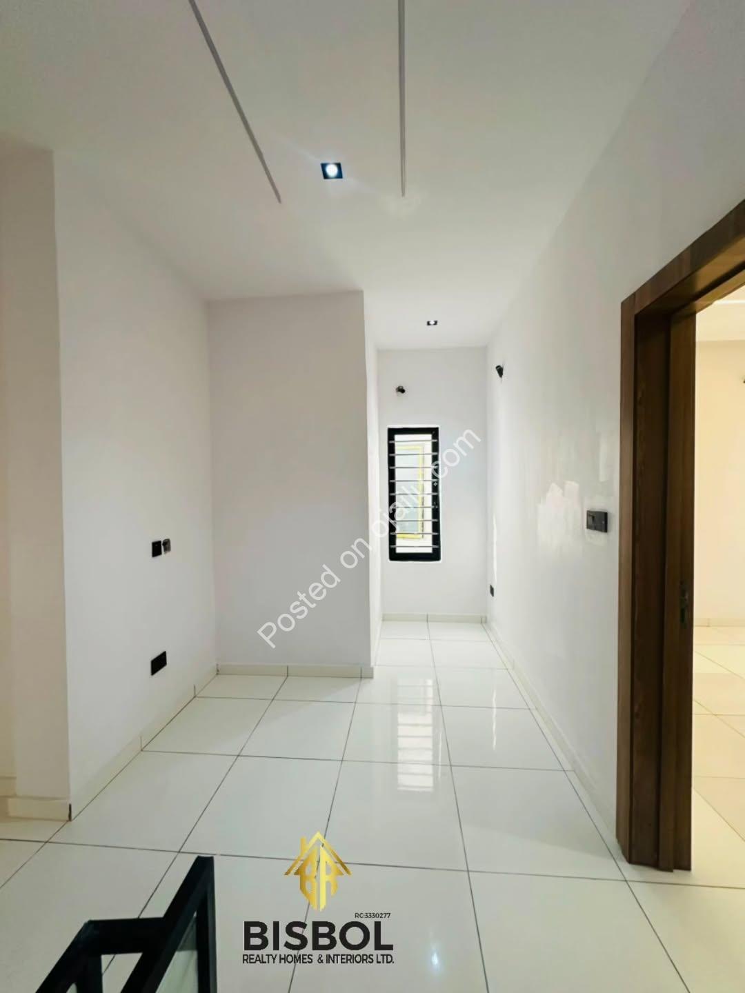 Move-In Ready: 4BR Semi-Detached Duplex with Ensuites