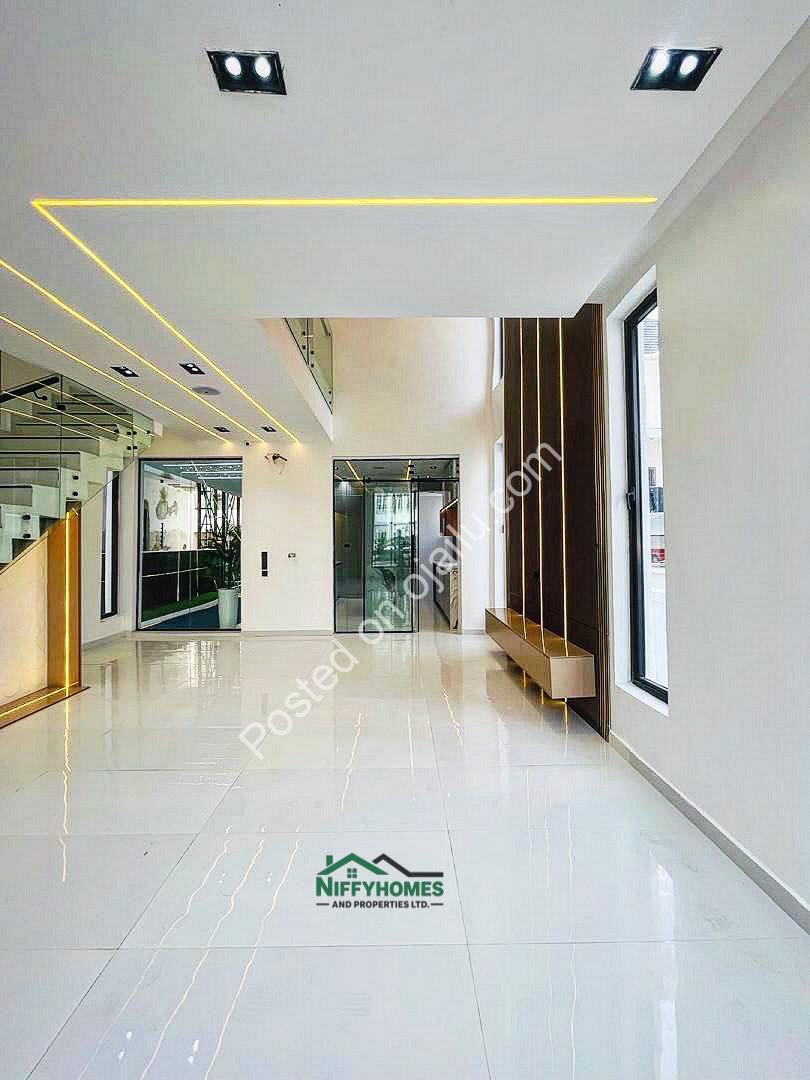 4BR Duplex with Cinema & Pool in Ajah