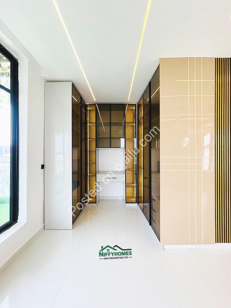 4BR Duplex with Cinema & Pool in Ajah