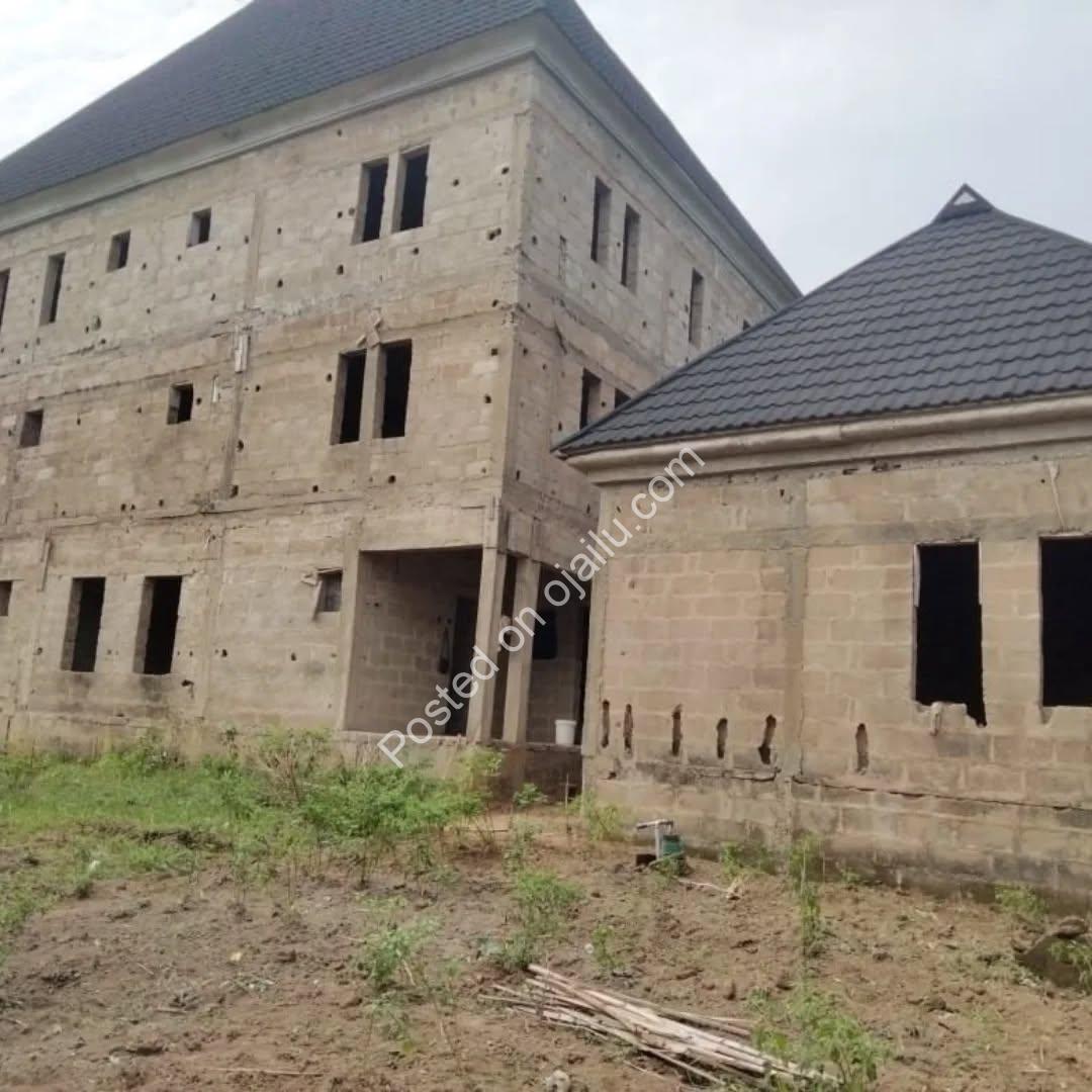 6BR Duplex + Annex: Pool, Cinema & Hidden Staircase