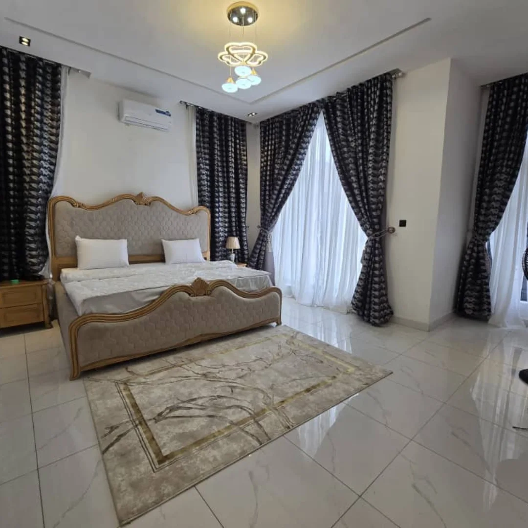 Turn-Key Living: 4BR Semi-Detached Duplex in VGC
