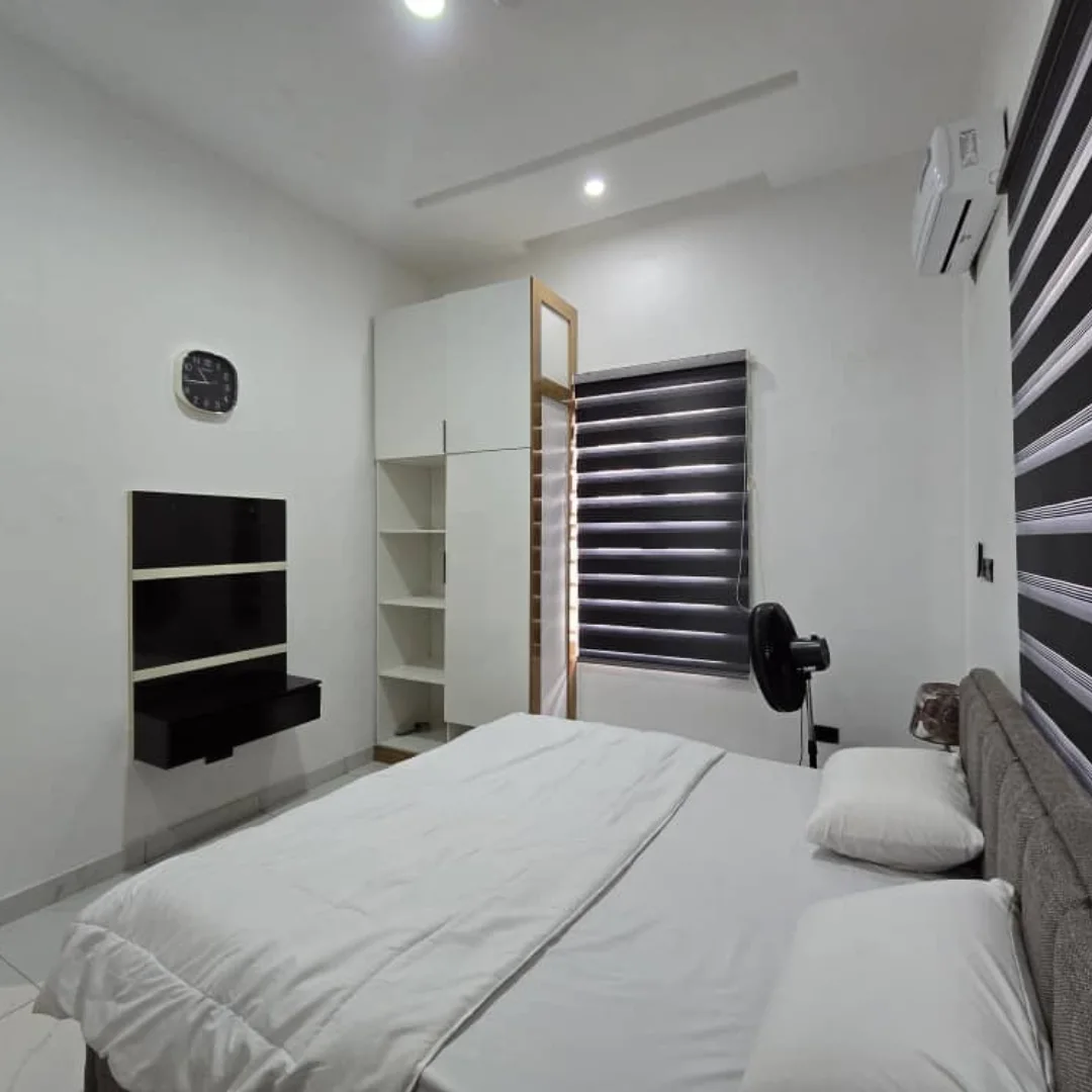 Turn-Key Living: 4BR Semi-Detached Duplex in VGC