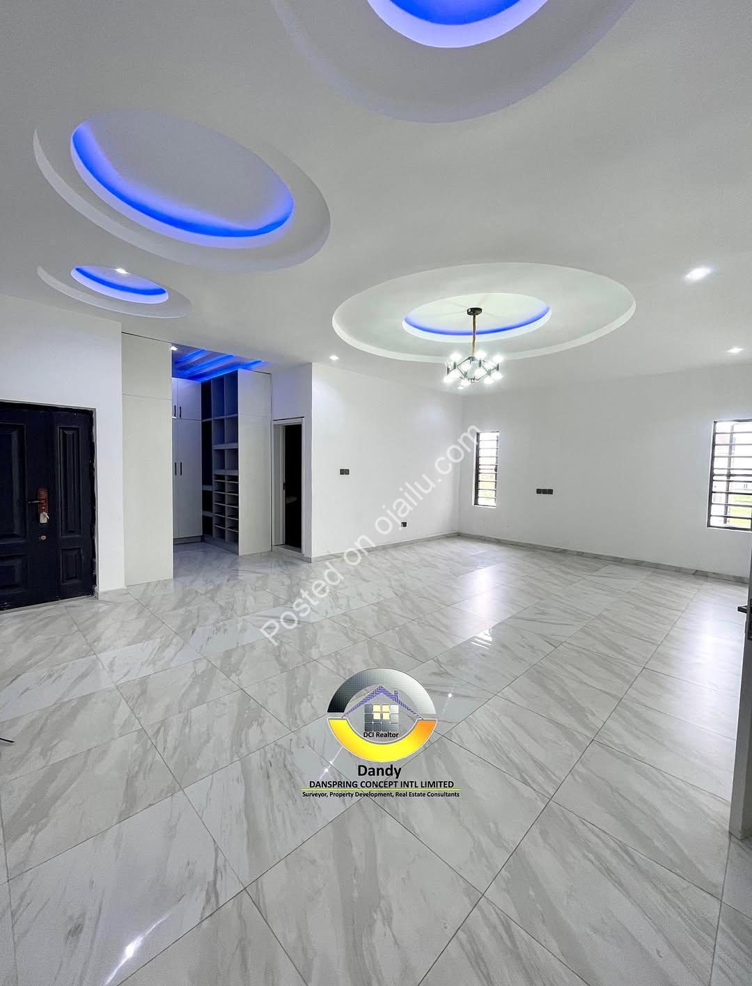 Your Private Oasis Awaits: 4BR Duplex with Pool & Mini Bar