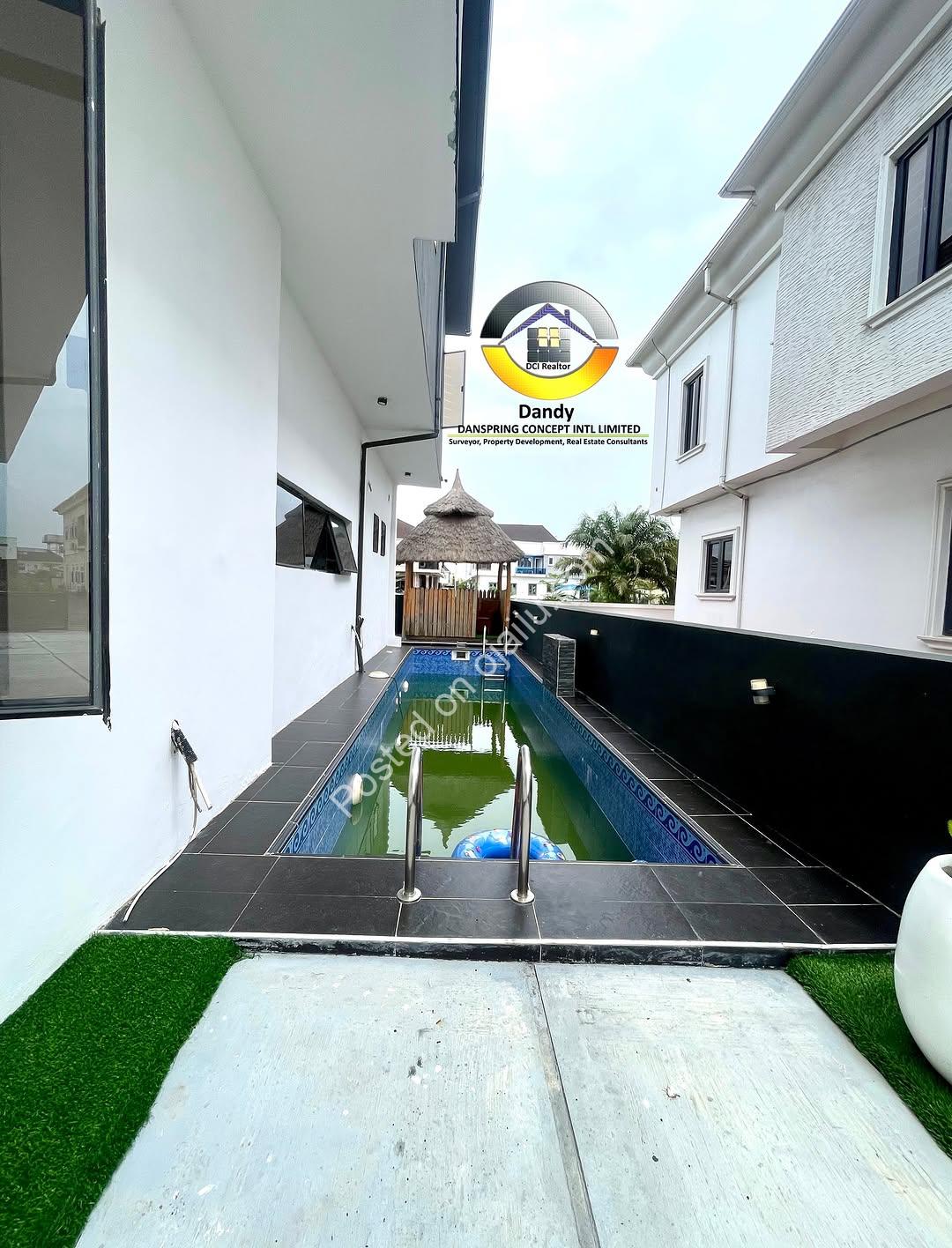 Your Private Oasis Awaits: 4BR Duplex with Pool & Mini Bar