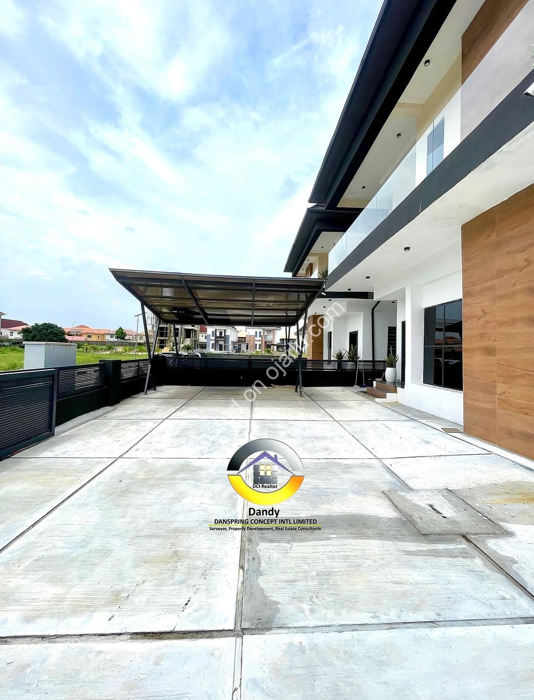 Your Private Oasis Awaits: 4BR Duplex with Pool & Mini Bar
