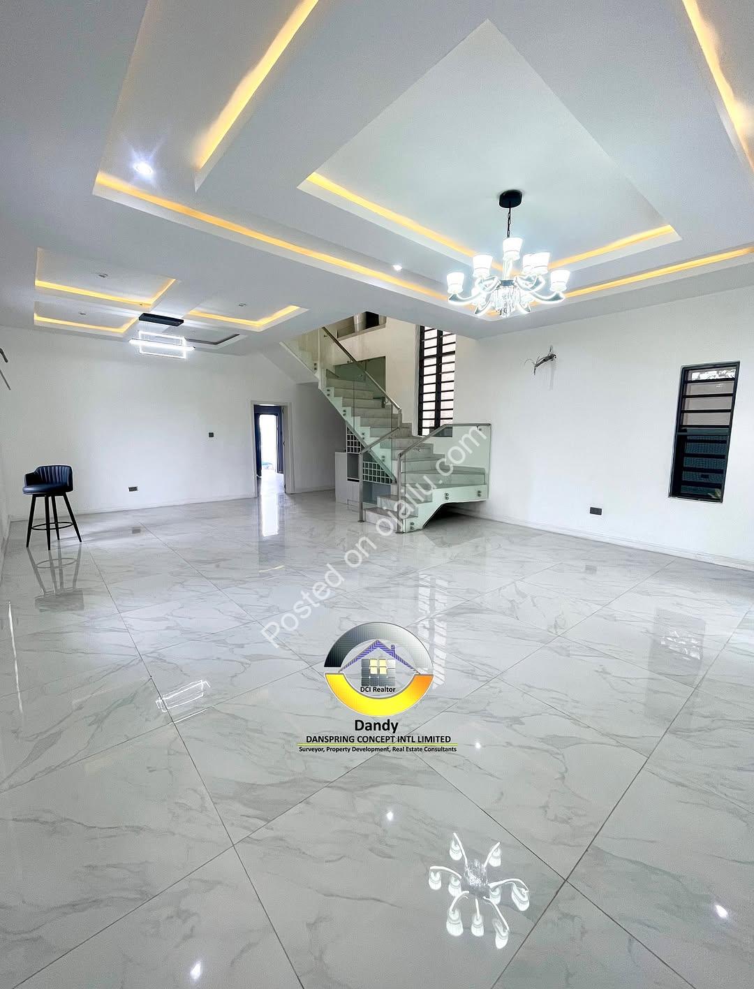 Your Private Oasis Awaits: 4BR Duplex with Pool & Mini Bar