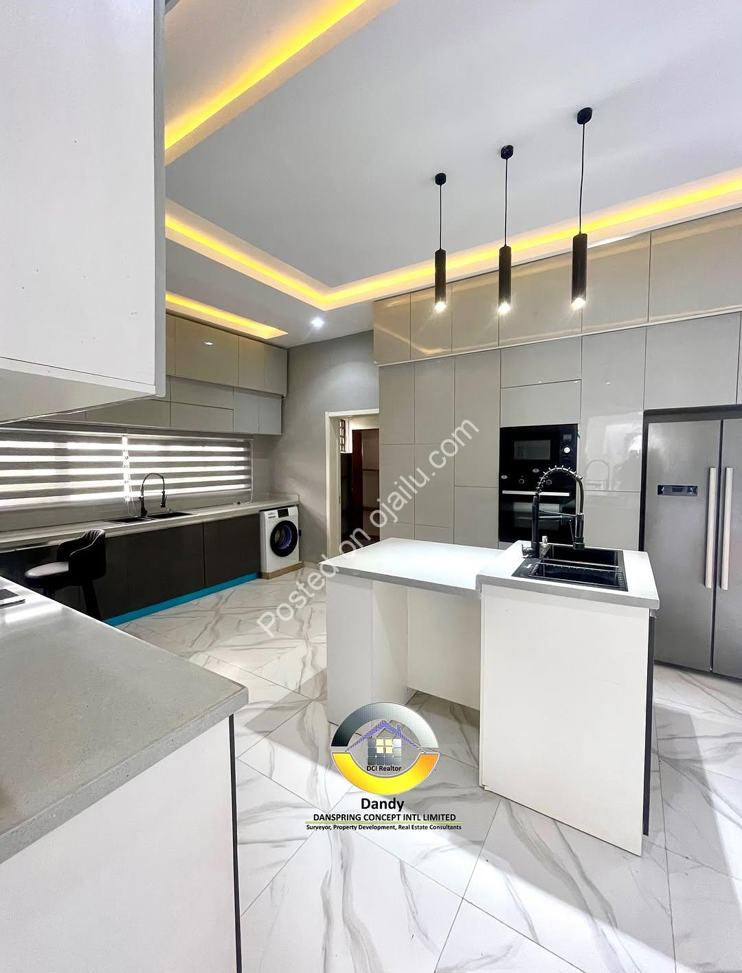 Your Private Oasis Awaits: 4BR Duplex with Pool & Mini Bar