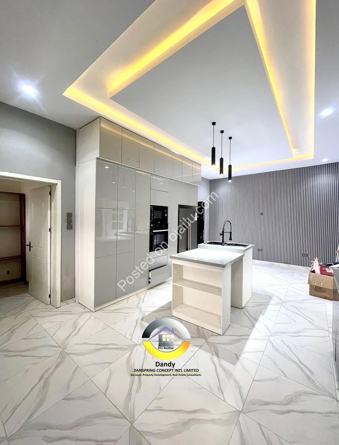 Your Private Oasis Awaits: 4BR Duplex with Pool & Mini Bar