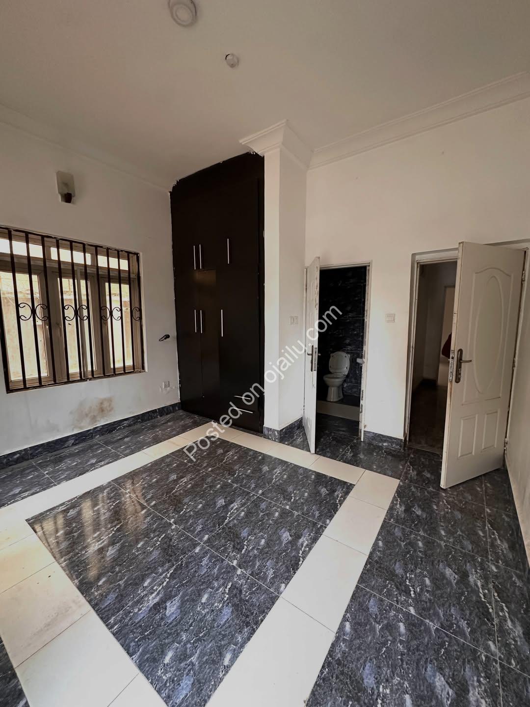 Elevated Living: Serviced 2-Bed Ground Floor in Jahi