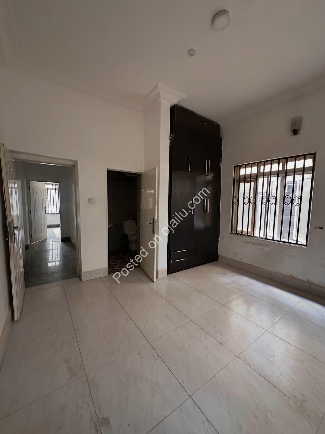 Elevated Living: Serviced 2-Bed Ground Floor in Jahi