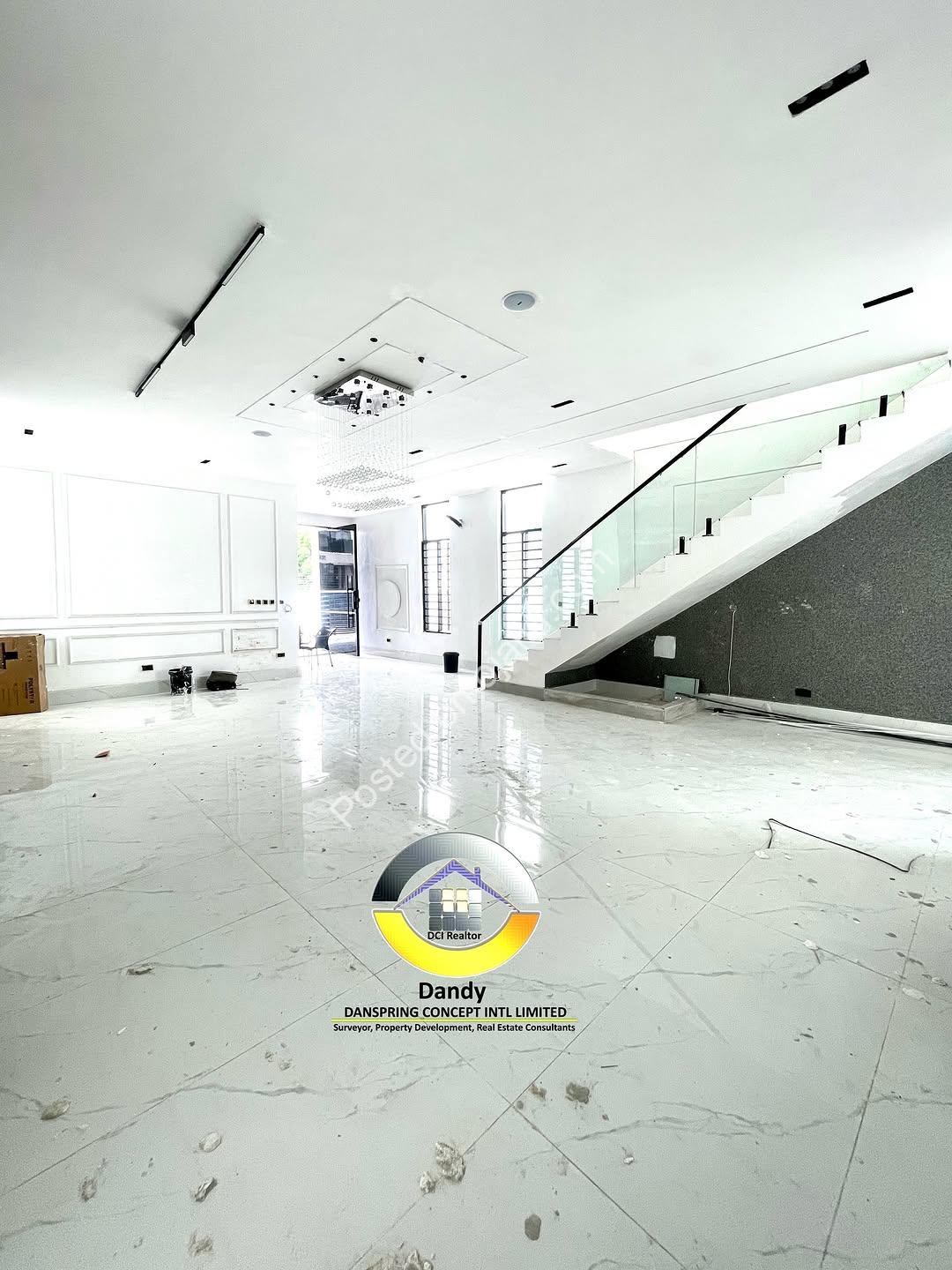 Modern 5-Bed Duplex with Pool, Gym & Smart Tech