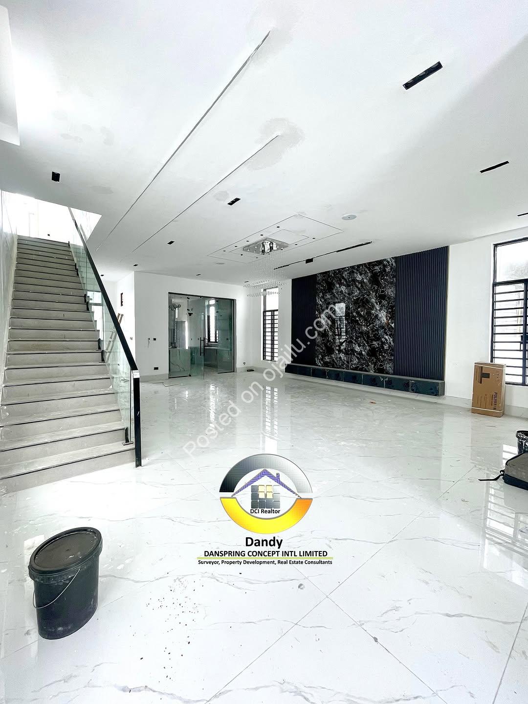 Modern 5-Bed Duplex with Pool, Gym & Smart Tech