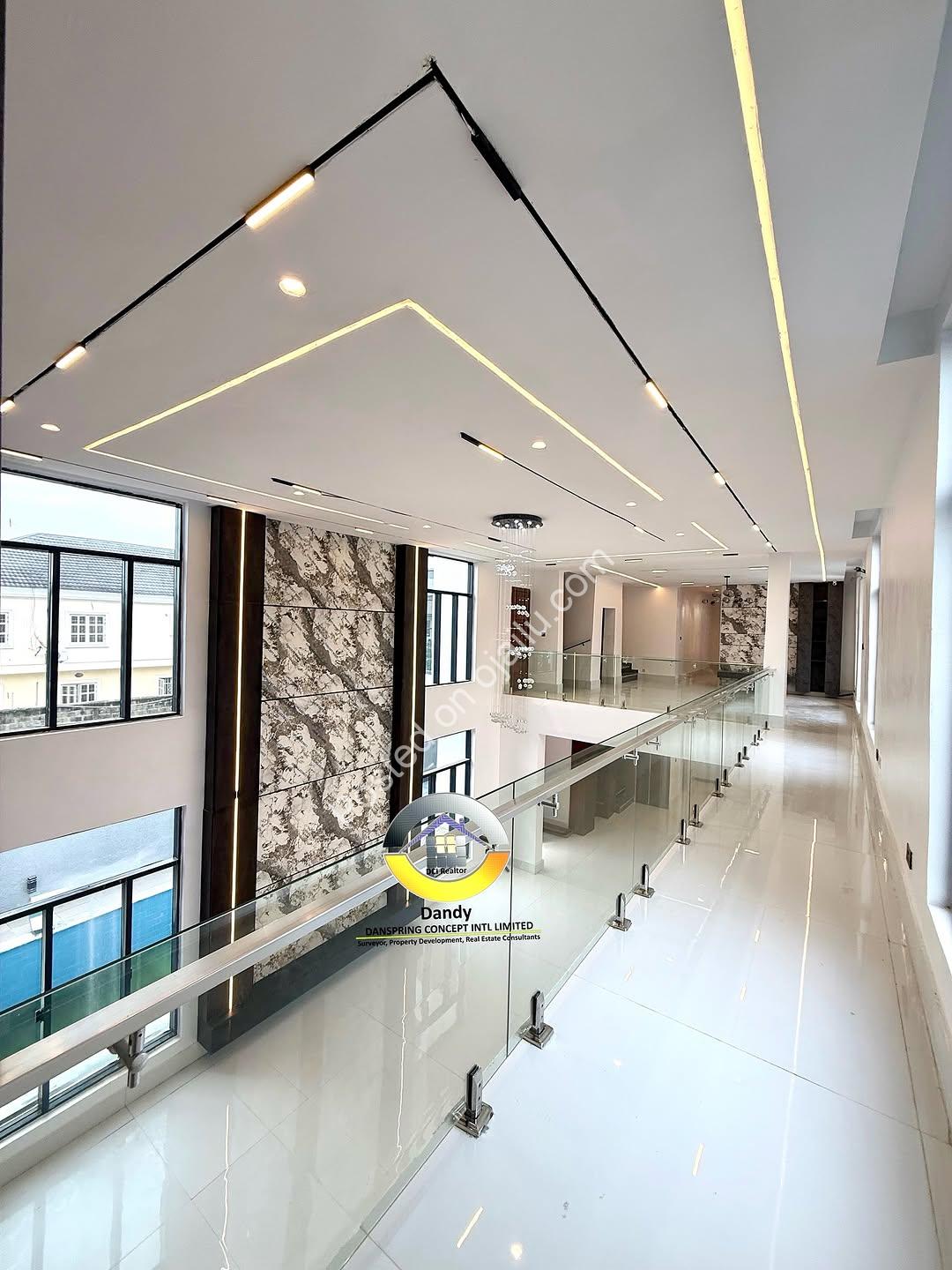 5-Bed Smart Duplex: Pool, Elevator & Cinema in VGC!