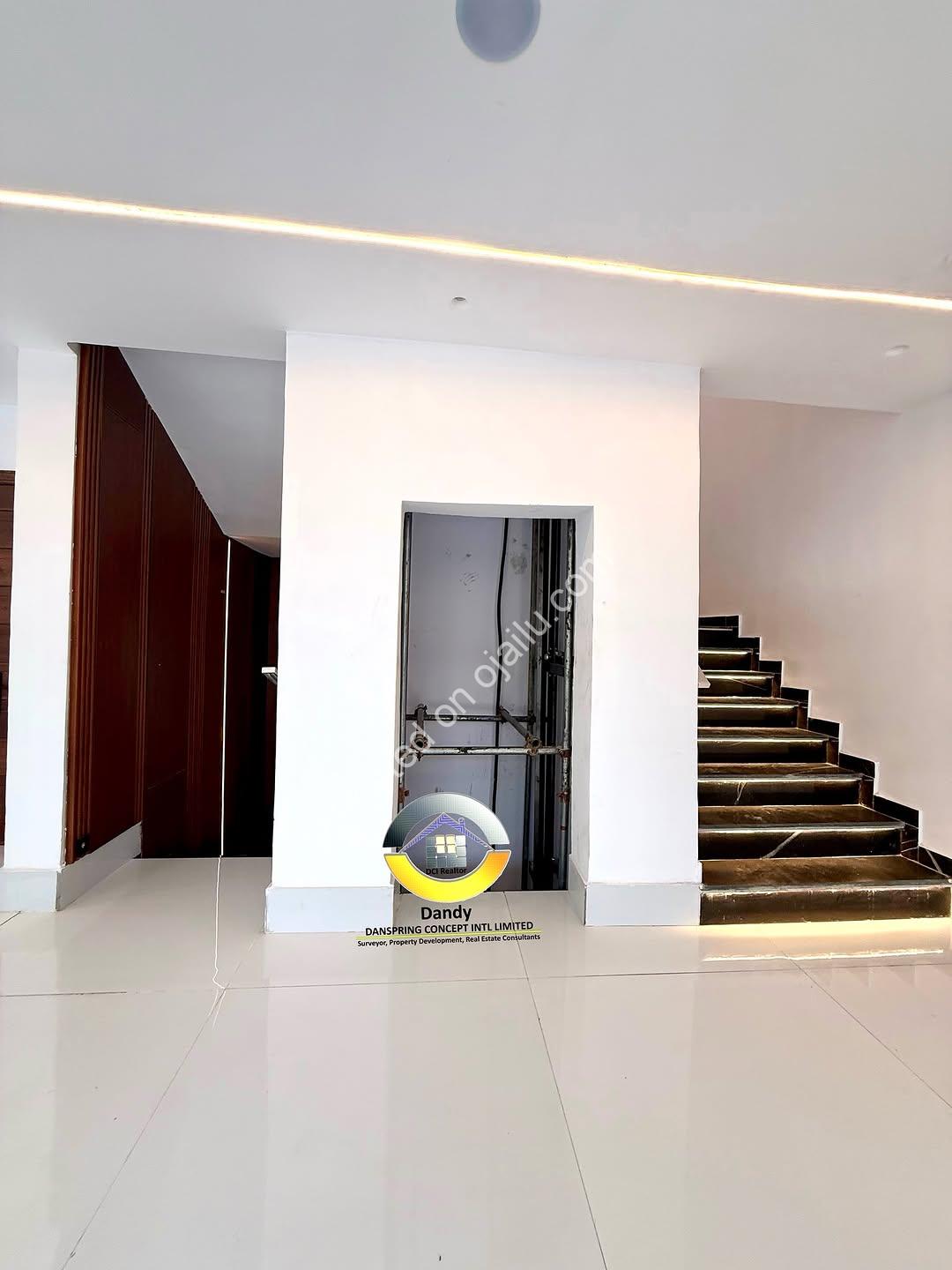 5-Bed Smart Duplex: Pool, Elevator & Cinema in VGC!