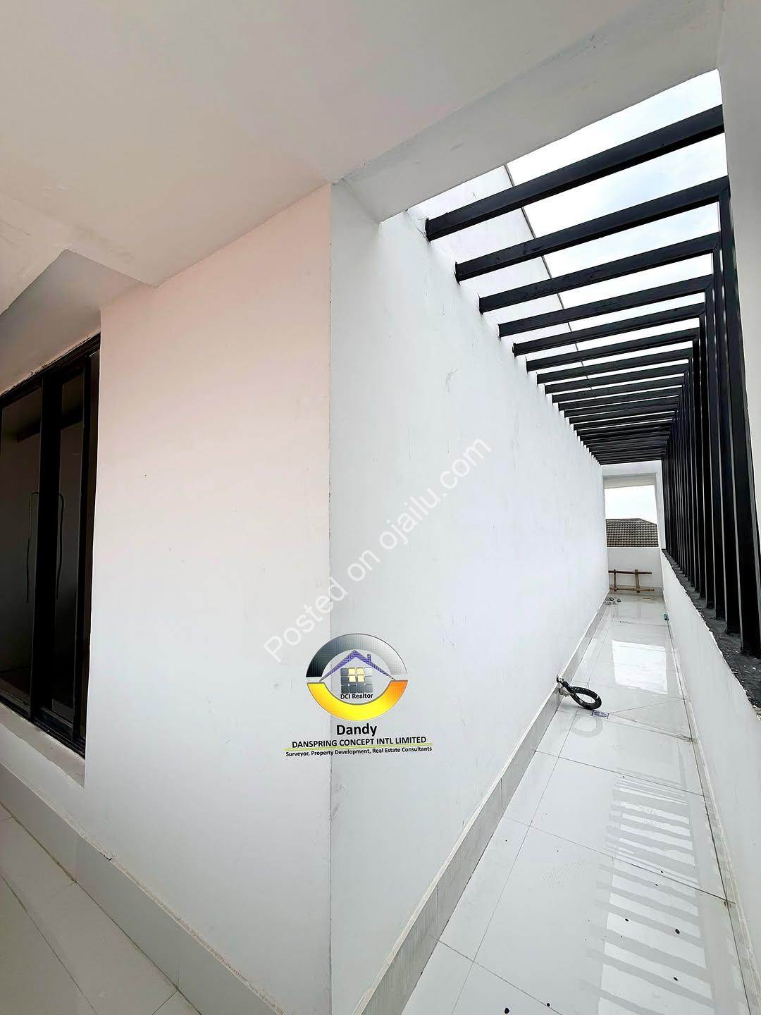 5-Bed Smart Duplex: Pool, Elevator & Cinema in VGC!
