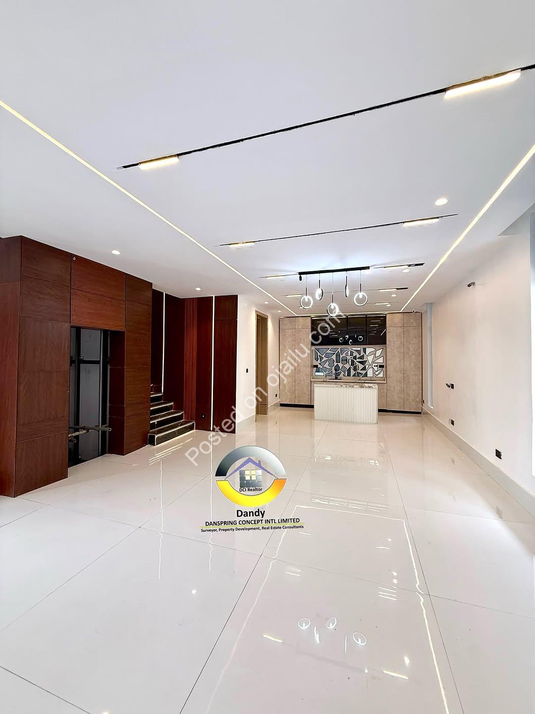 5-Bed Smart Duplex: Pool, Elevator & Cinema in VGC!
