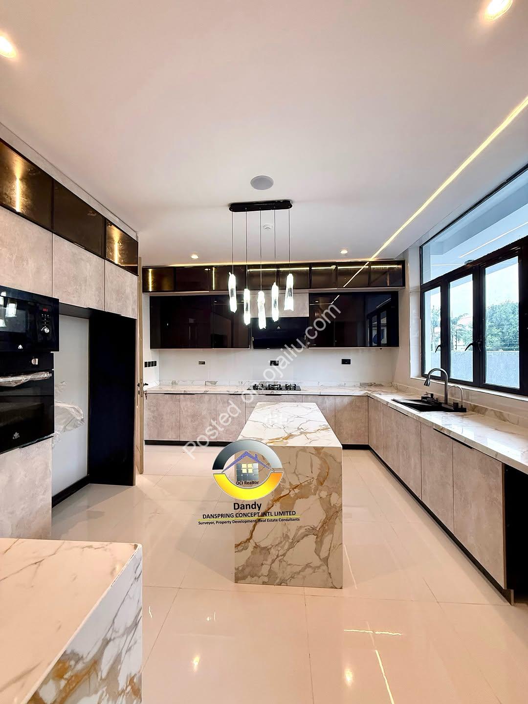 5-Bed Smart Duplex: Pool, Elevator & Cinema in VGC!