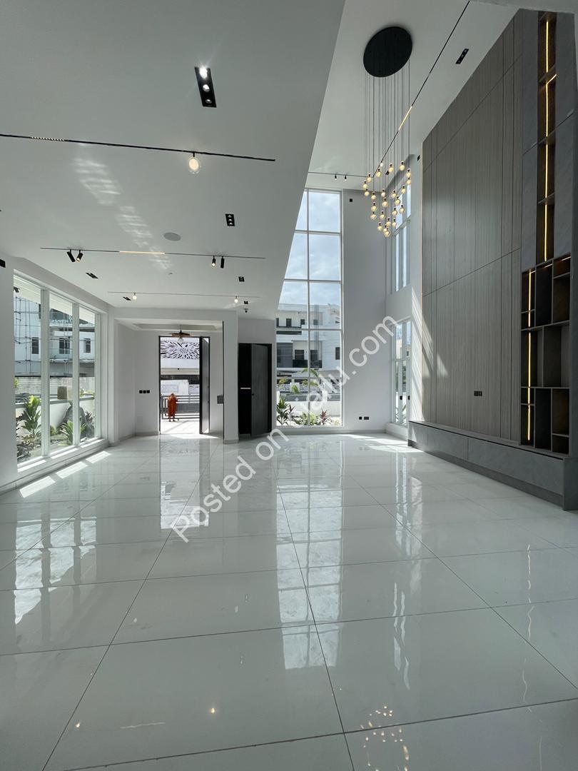 Osapa Estate Duplex: Cinema, Gym & Rooftop Terrace