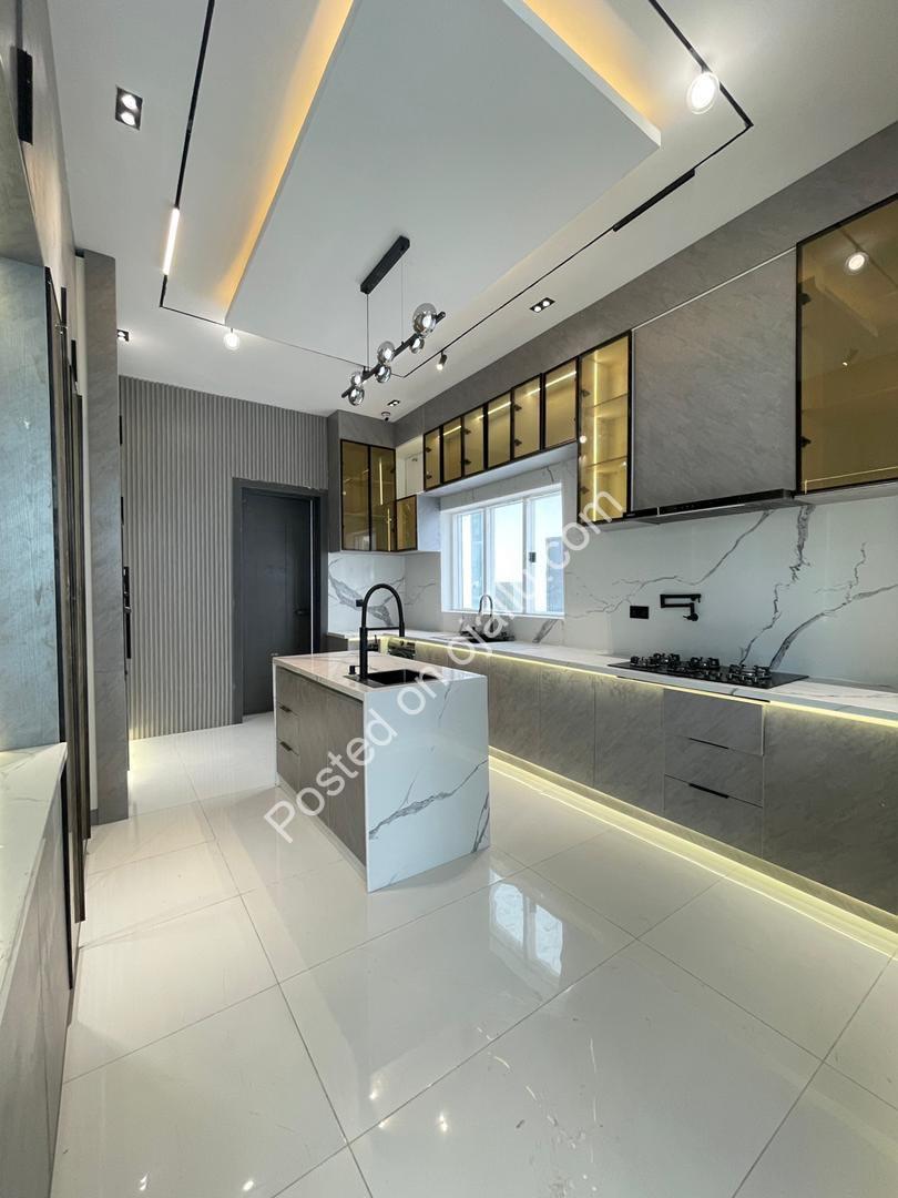 Osapa Estate Duplex: Cinema, Gym & Rooftop Terrace