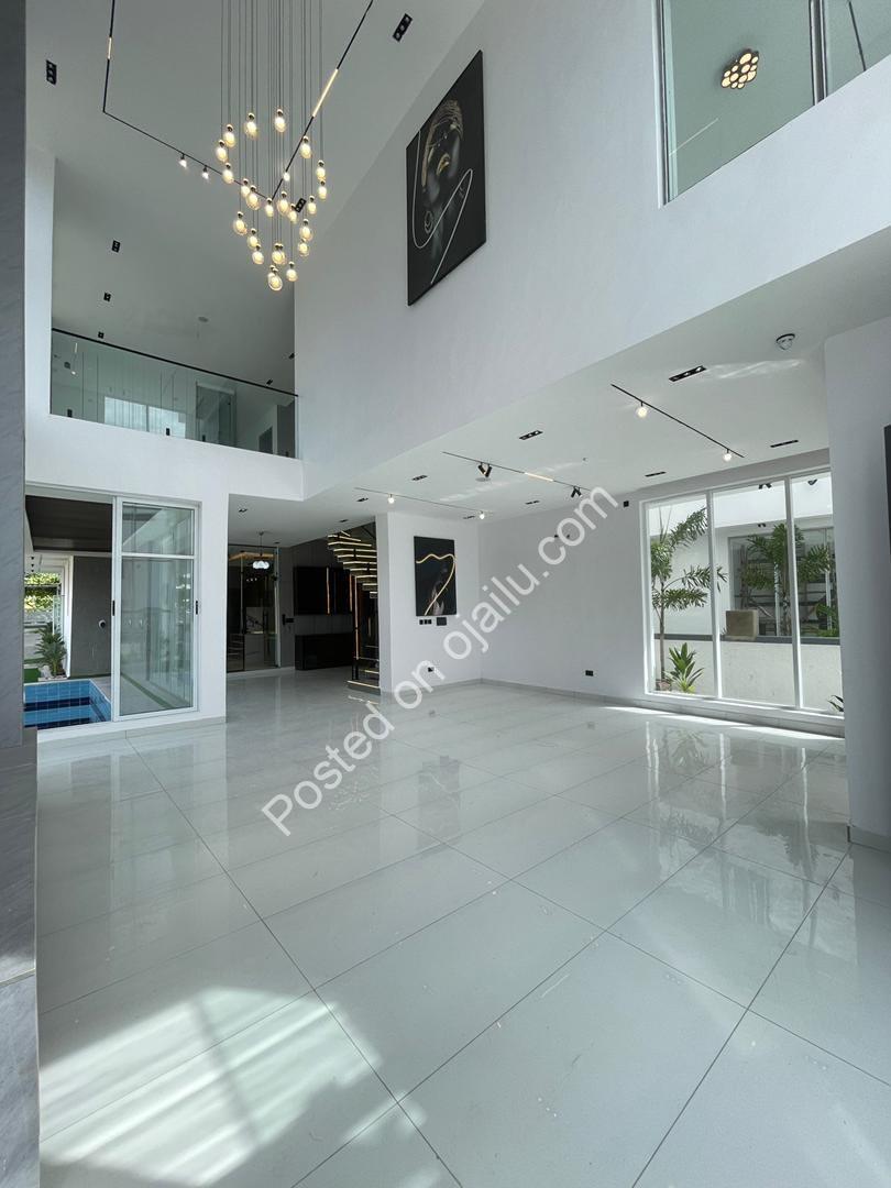 Osapa Estate Duplex: Cinema, Gym & Rooftop Terrace