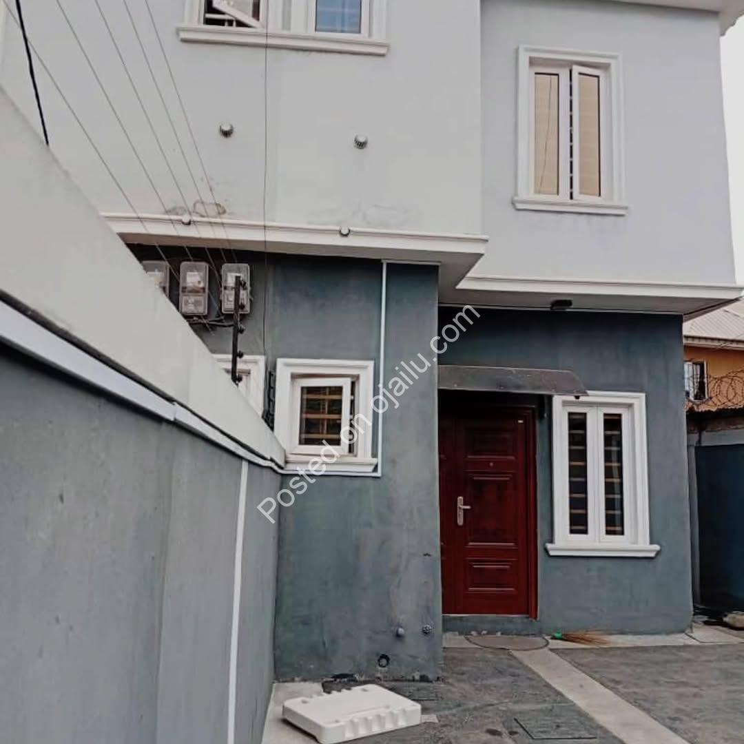 Modern 4-Bed Duplex + BQ in Magodo Phase 1 – C of O Ready
