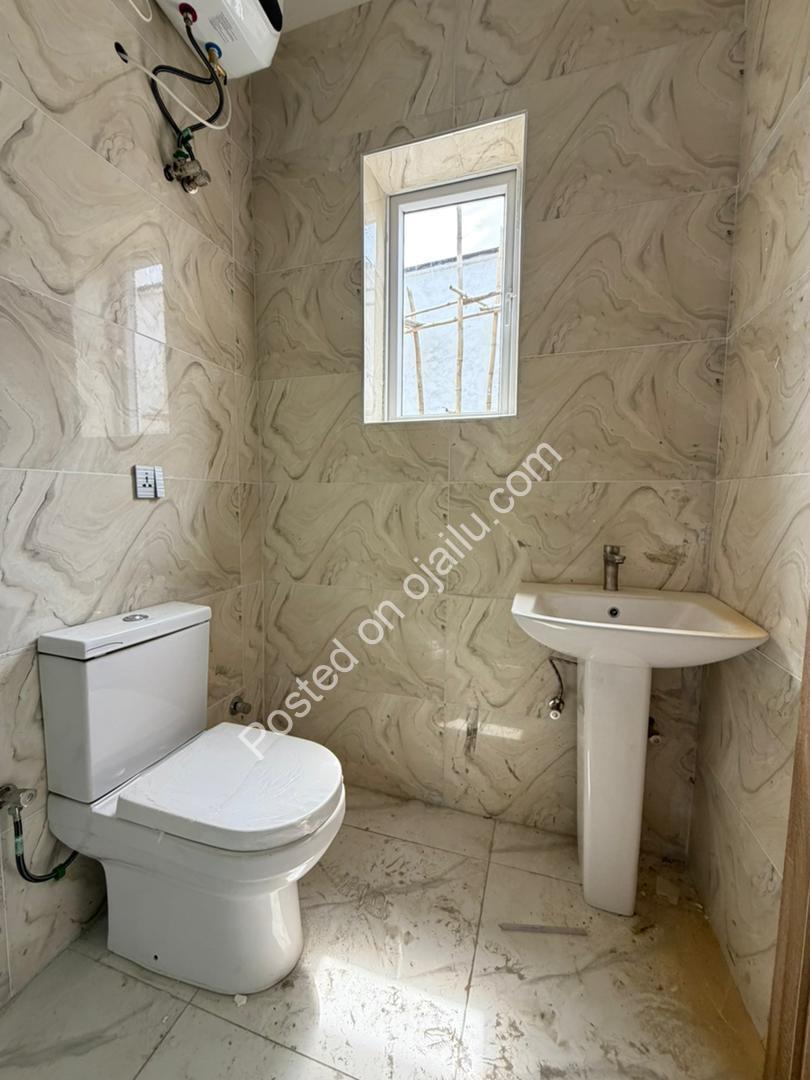 Elite 2 & 3-Bed Maisonettes in Lekki Phase 1 – C of O