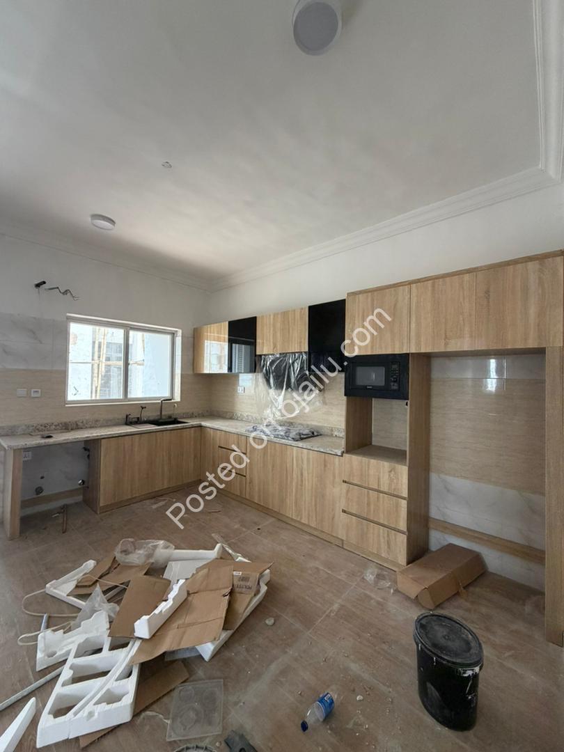 Elite 2 & 3-Bed Maisonettes in Lekki Phase 1 – C of O