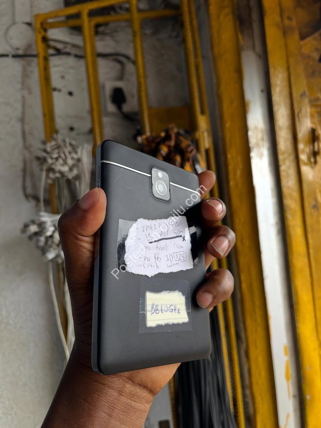 Pristine BlackBerry Passport – Battery at 100%