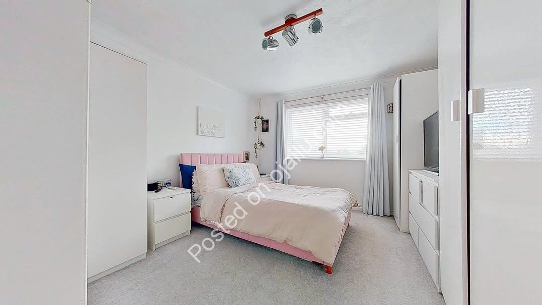 Coastal Charm: Extended-Lease 1-Bed in Prime Lancing