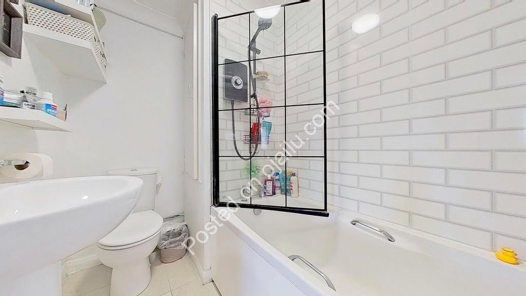Coastal Charm: Extended-Lease 1-Bed in Prime Lancing